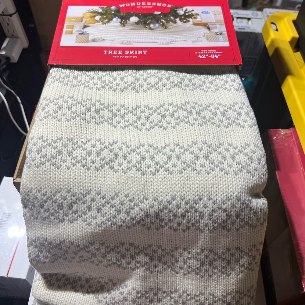 Wondershop Festive Gray and White Tree Skirt